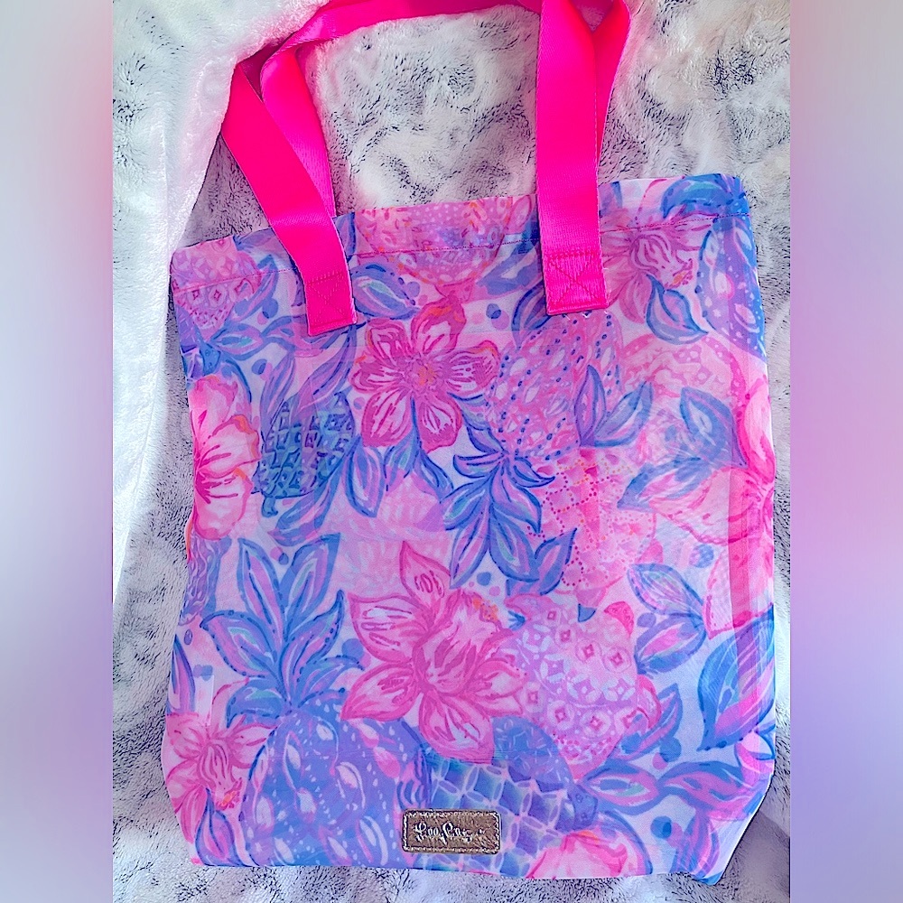 Lilly Pulitzer:Never Used! Mesh Shopper Tote w/webbed handles & a pocket inside.